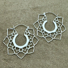 Load image into Gallery viewer, Lilac Hoops - M/Silver